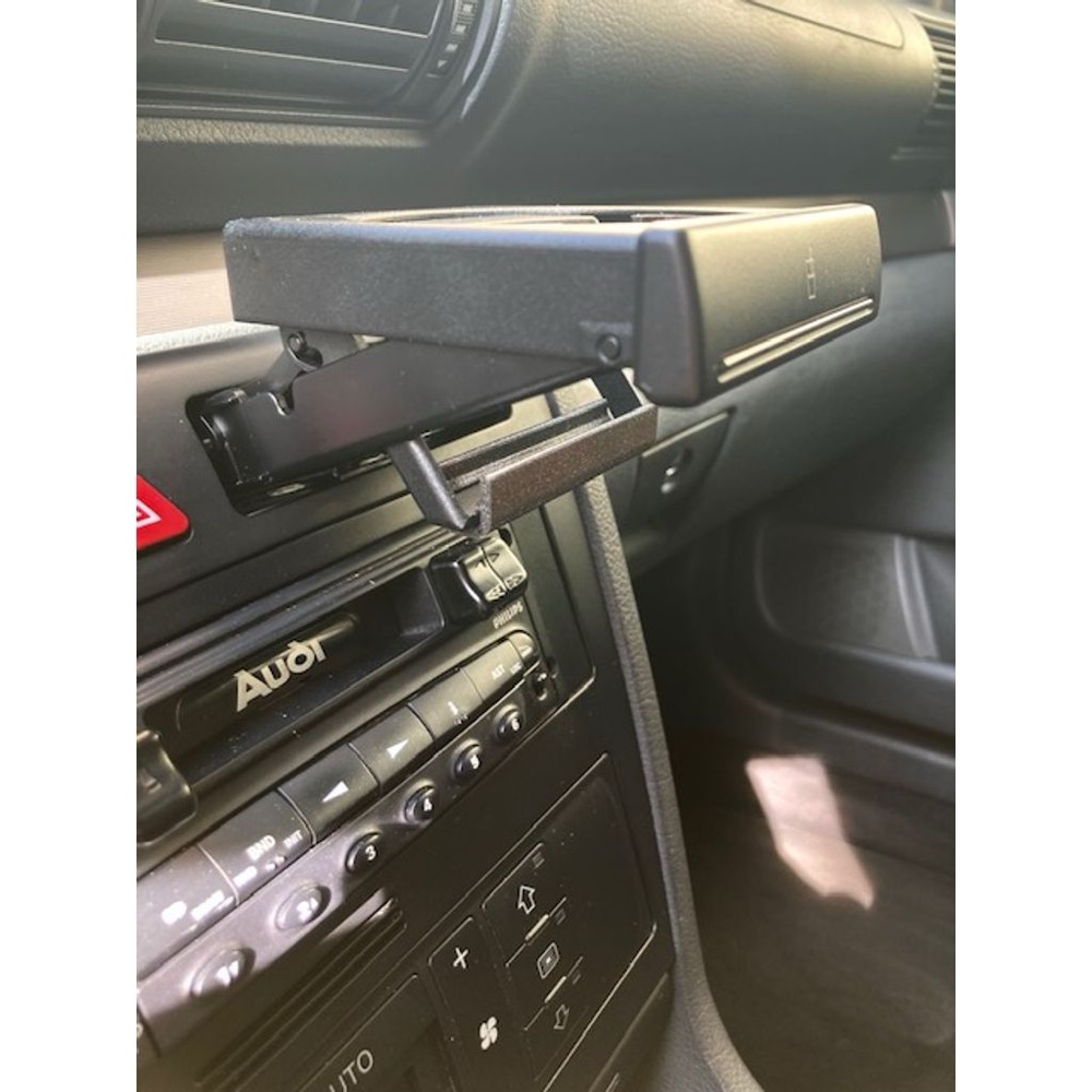 Audi Kaset Yuvası iPhone Standı