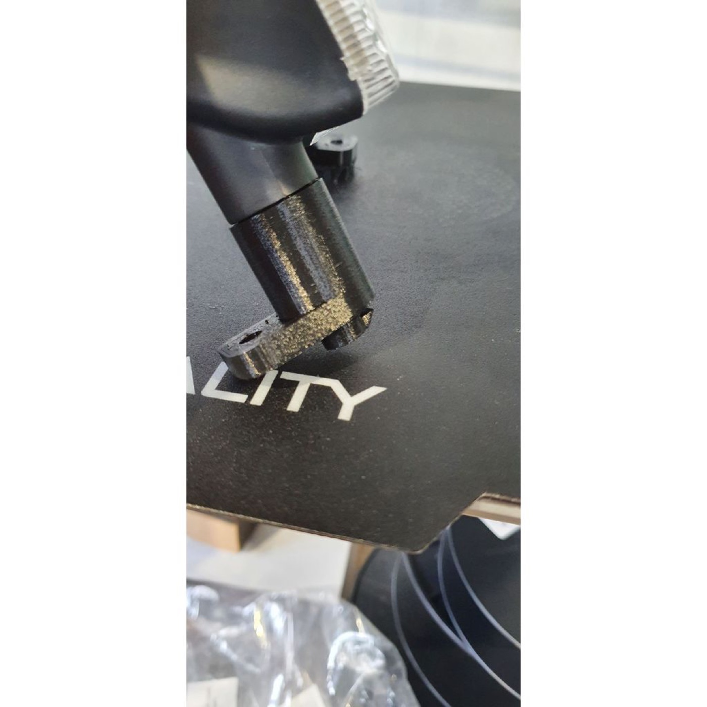 Aprilia Shiver Sinyal Lambası Braketi görsel 4