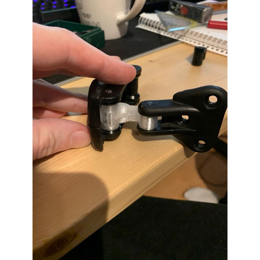 Suzuki Vitara Cam Açma Kolu Desteği (Fensteraussteller) görsel 3