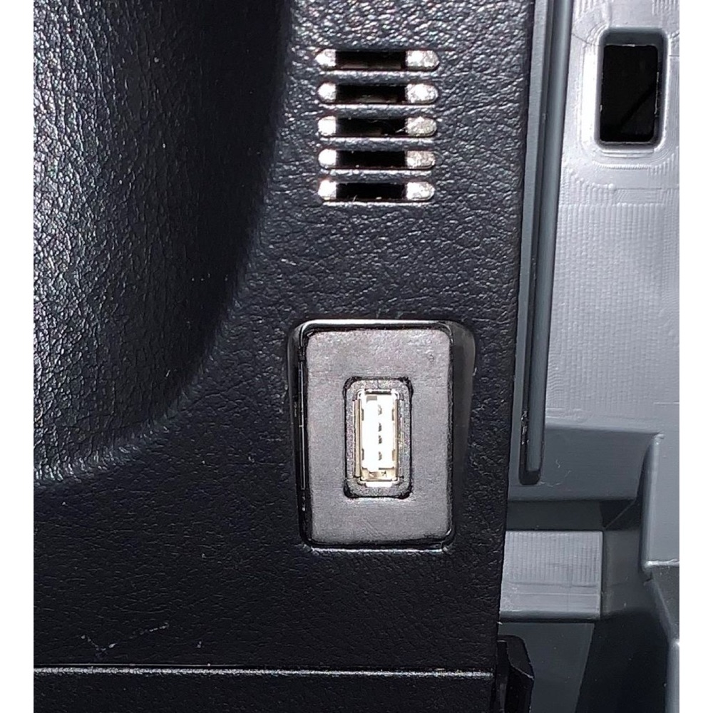 Toyota 4Runner USB Tutucu