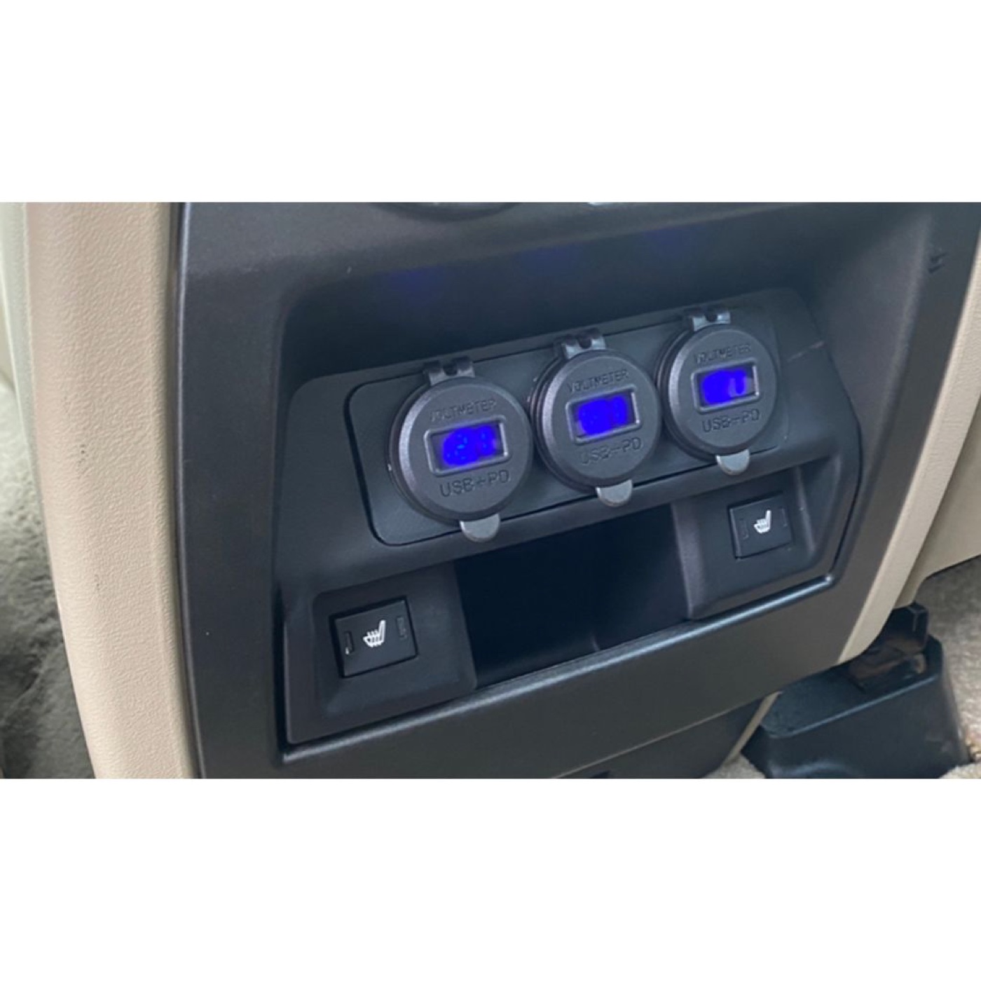 Land Rover Discovery 4 Üçlü 12V Soket Paneli