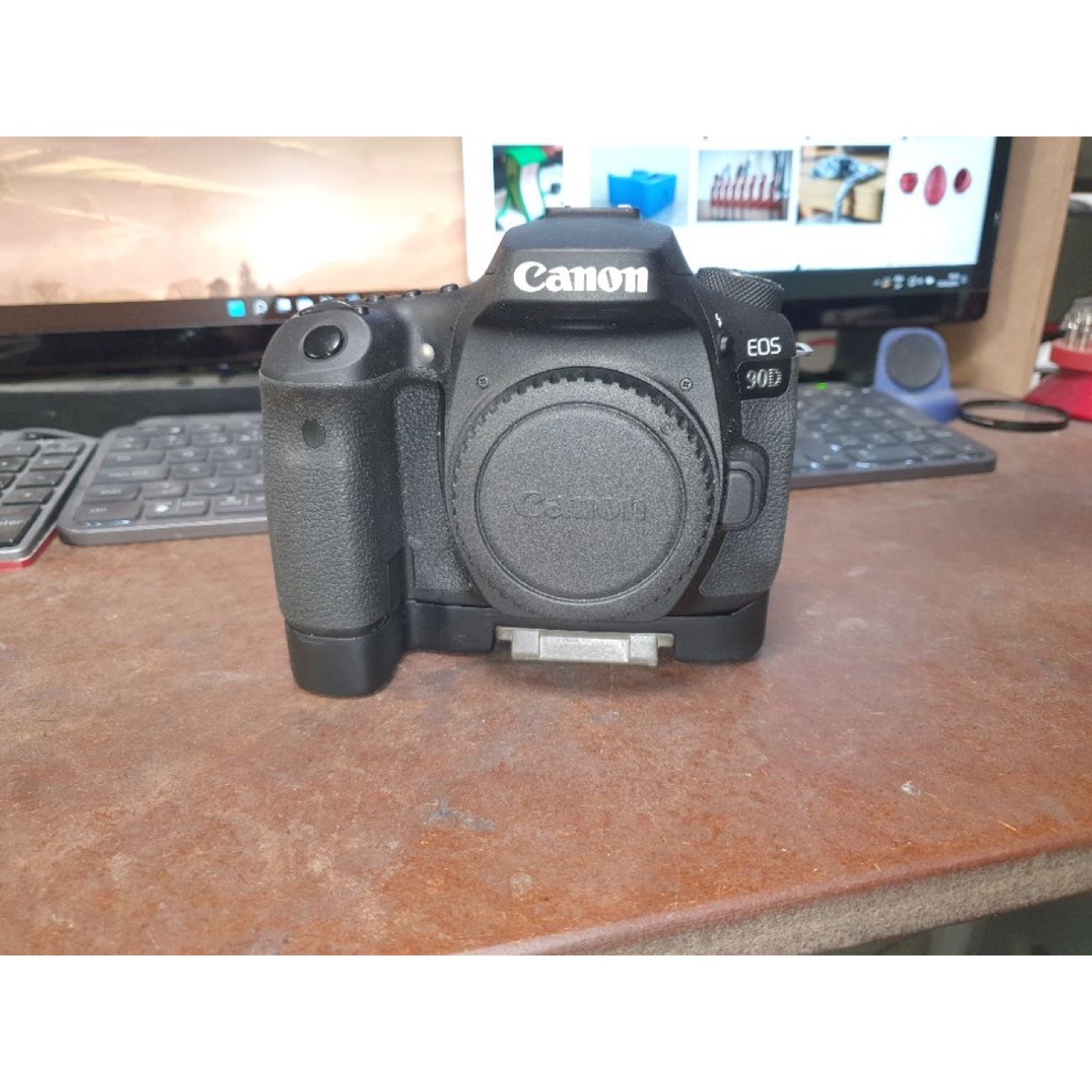 Canon EOS 90D (70D, 80D) için Ek Gövde Kavraması