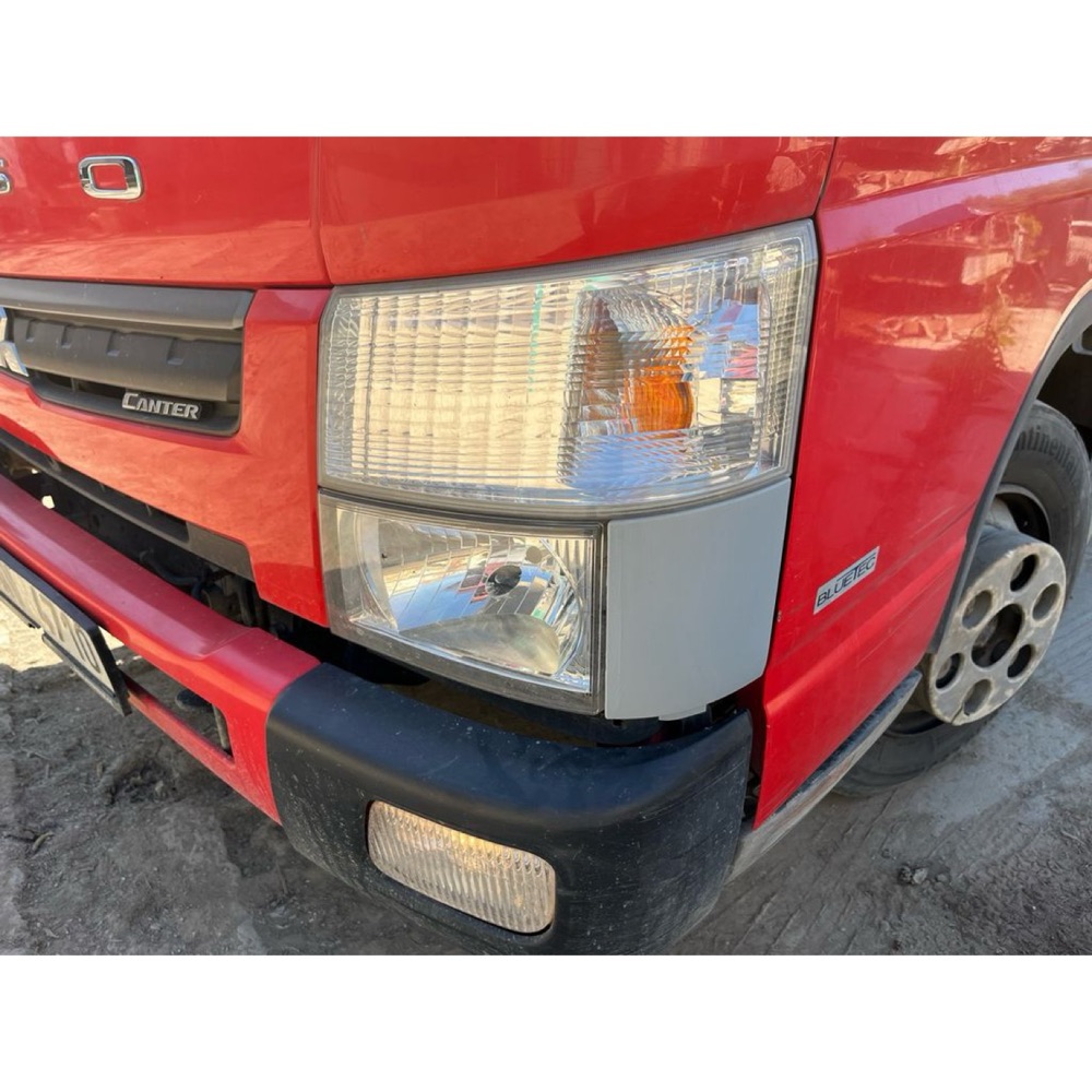 Mitsubishi Canter Far Köşe Çıtası Parçası görsel 2