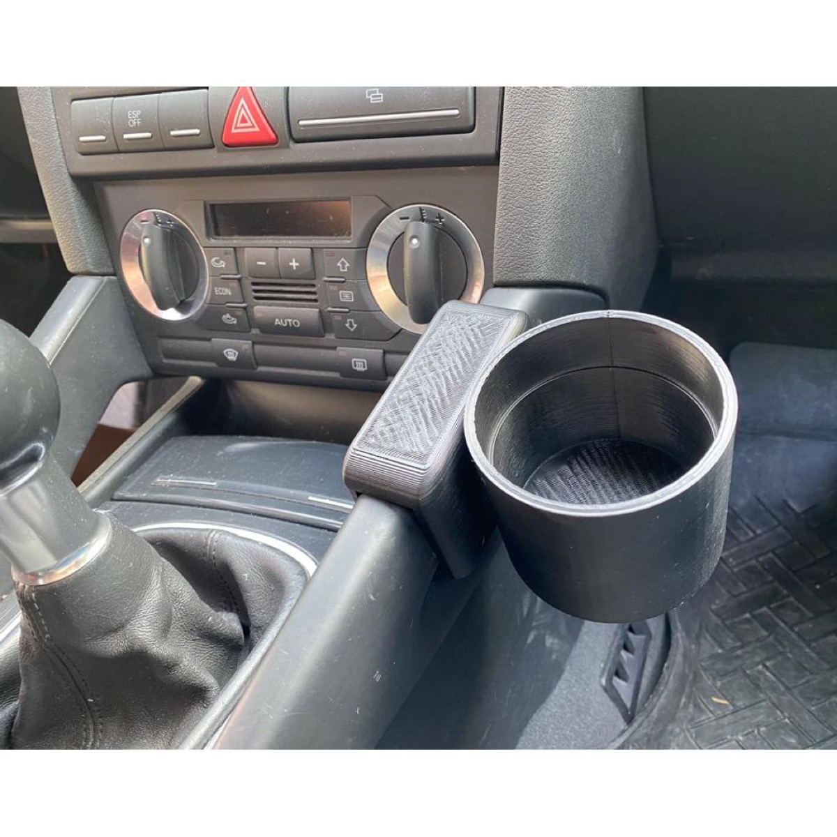 Audi A3 Konsol Kollu Bardaklık
