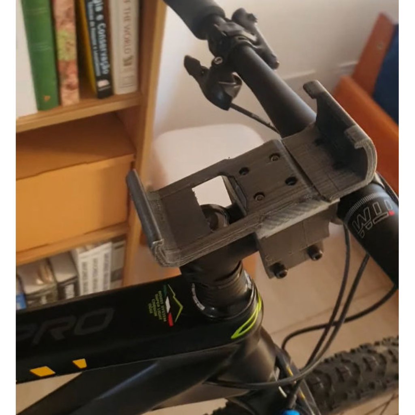Bisiklet Drone Kumandası Tutucusu (Katlanır Klipsli) görsel 3