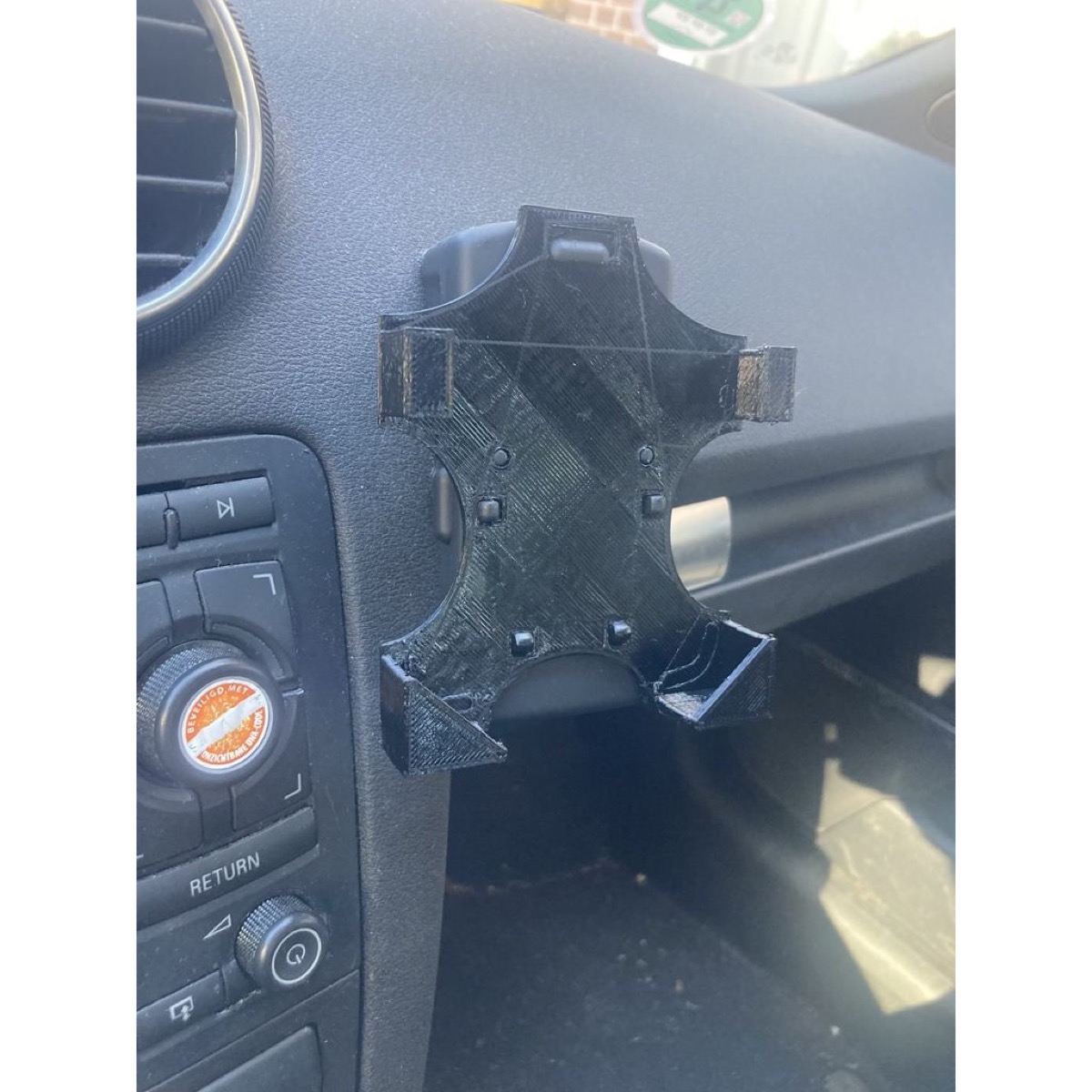 Audi Telefon Tutucu Adaptörü görsel 3