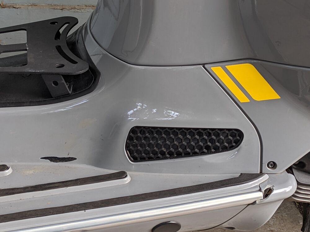 Vespa GTS Ayak Basamağı Izgarası görsel 2