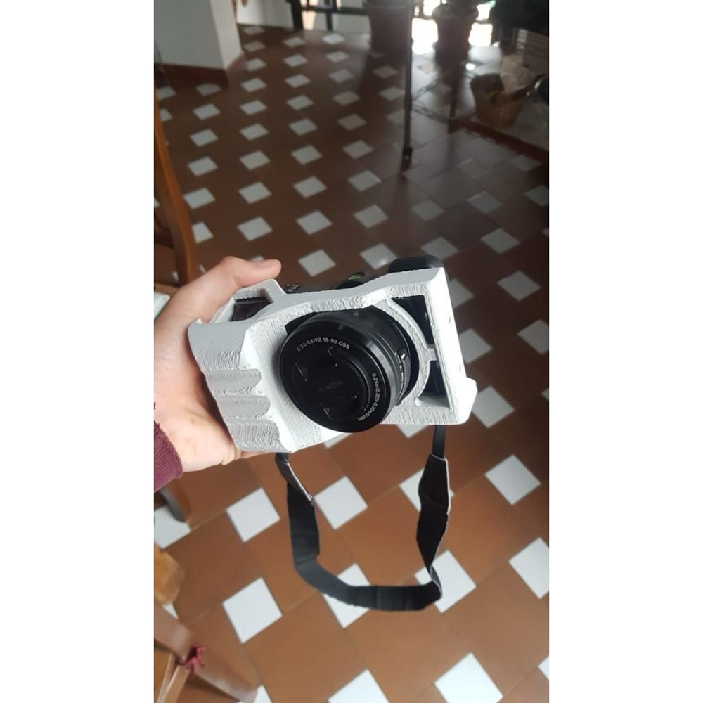 Sony A6600 Kamera Kafesi (Uzatılmış Tutamak Alanlı)