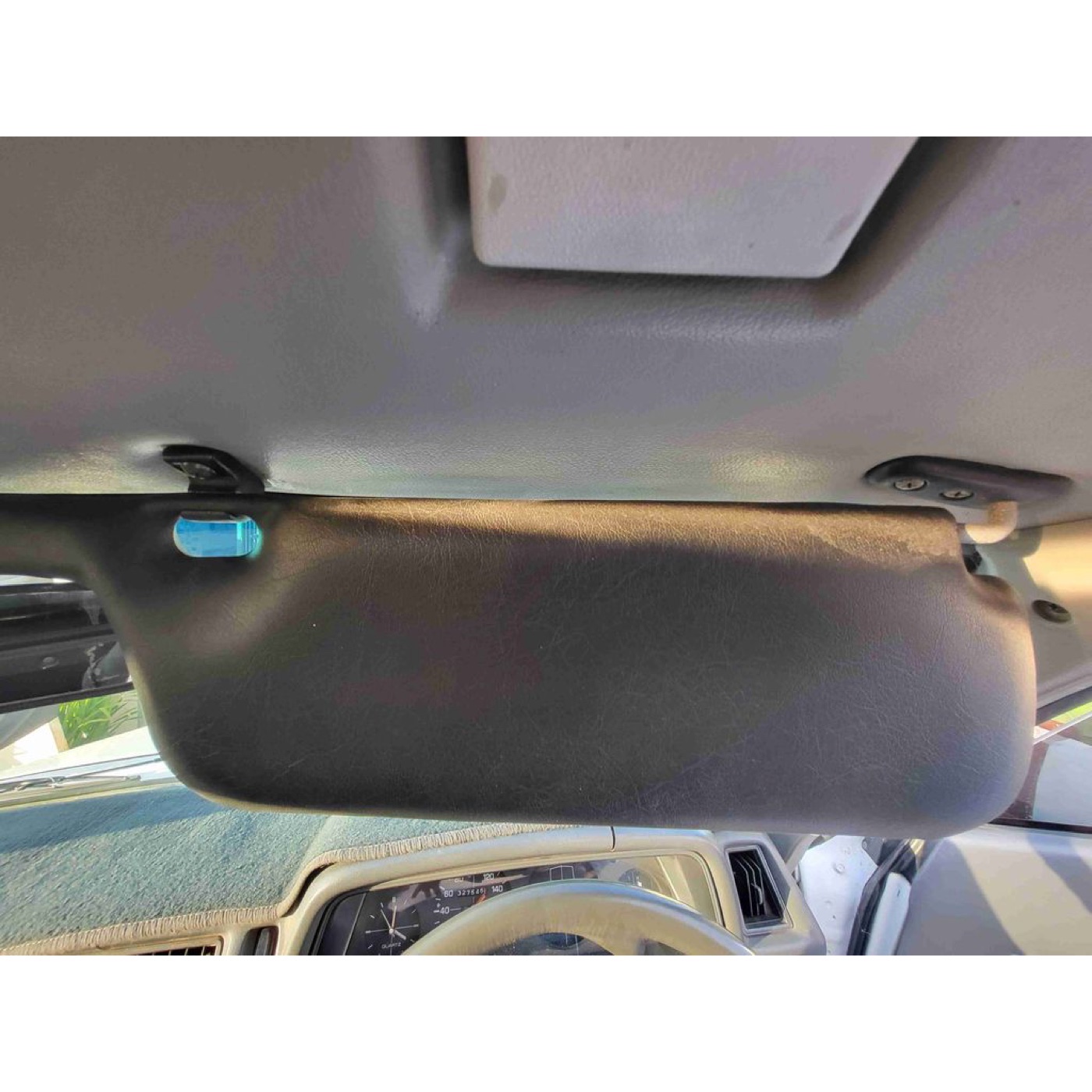 Subaru Brumby 1990 Güneş Siperliği Klipsi görsel 3