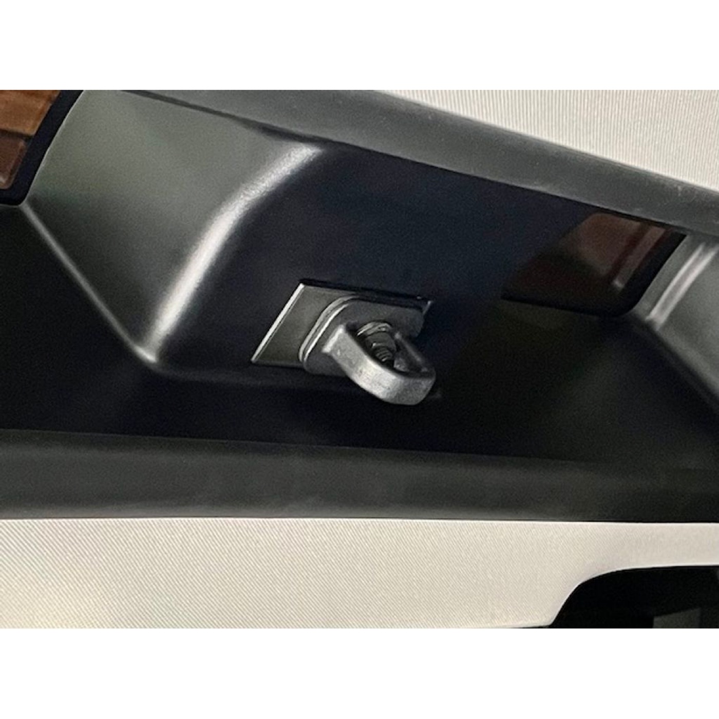 Land Rover Defender L663 Tavan Kargo Kancası Taban Plakası Adaptörü