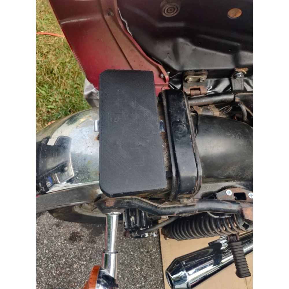 Yamaha XS400D (1977) Alet Kutusu Kapağı görsel 2