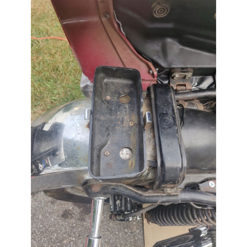 Yamaha XS400D (1977) Alet Kutusu Kapağı görsel 3