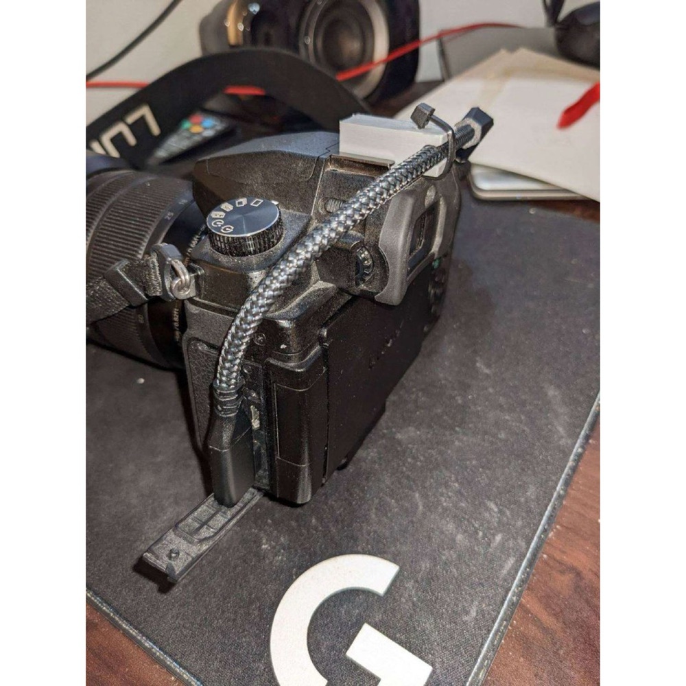 Panasonic Lumix G85 için Cold Shoe Kablo Düzenleyici