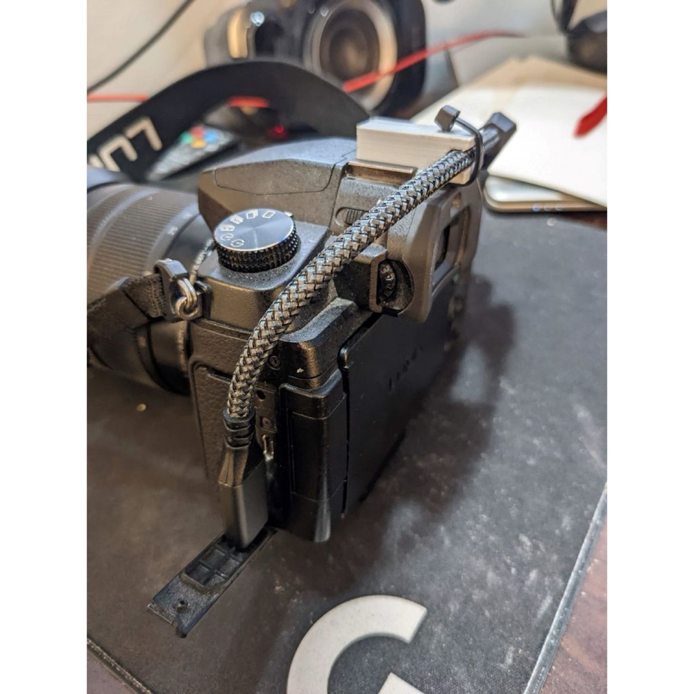 Panasonic Lumix G85 için Cold Shoe Kablo Düzenleyici görsel 5