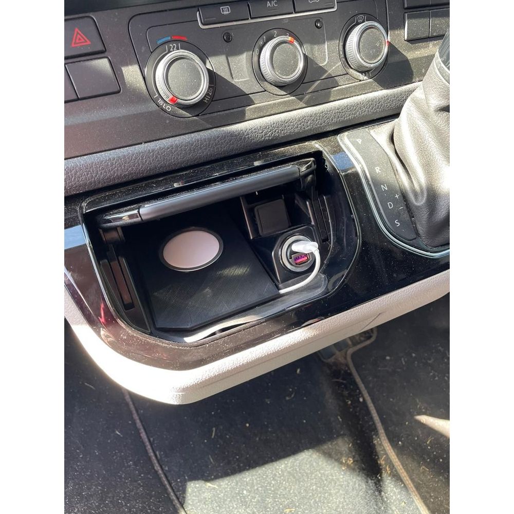 Volkswagen Transporter MagSafe Şarj Altlığı görsel 3