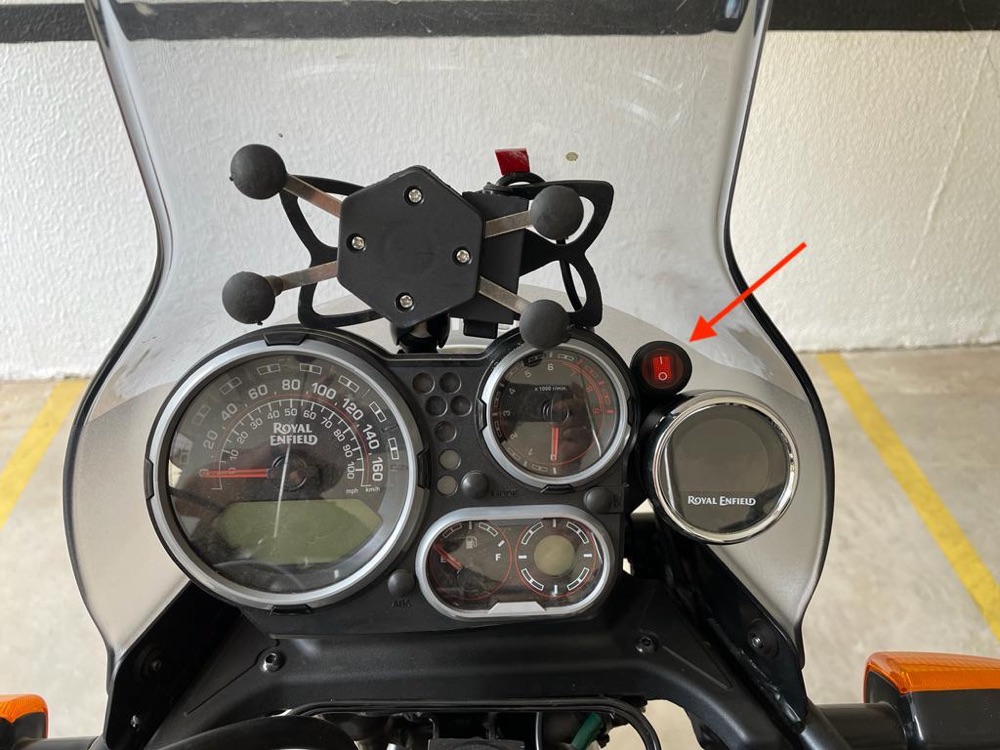 Royal Enfield Himalayan Şarj Anahtarı Tutucu görsel 2