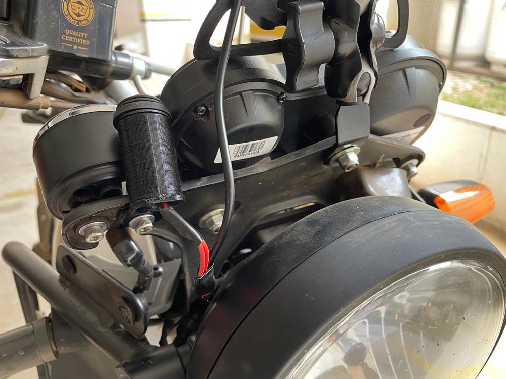 Royal Enfield Himalayan Şarj Anahtarı Tutucu görsel 3