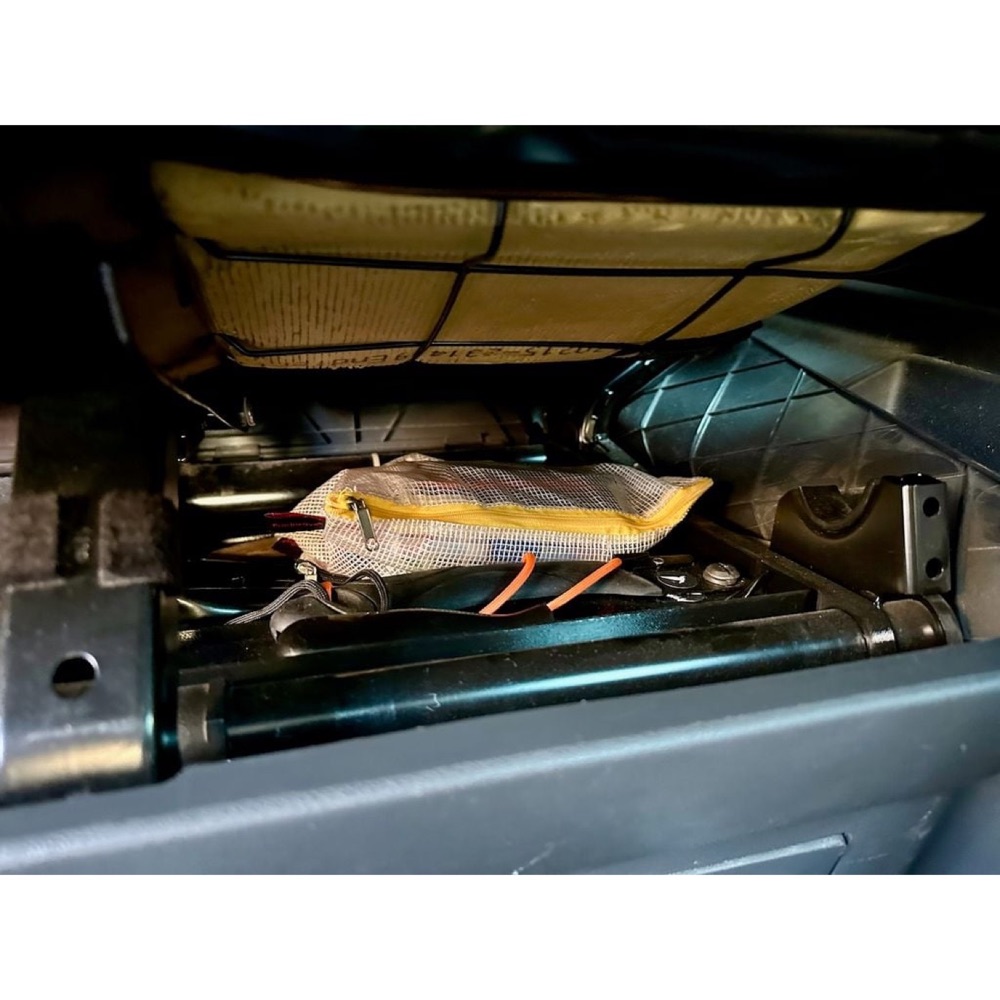 VW T5/T6 Üçüncü Koltuk Altı Bölme görsel 5