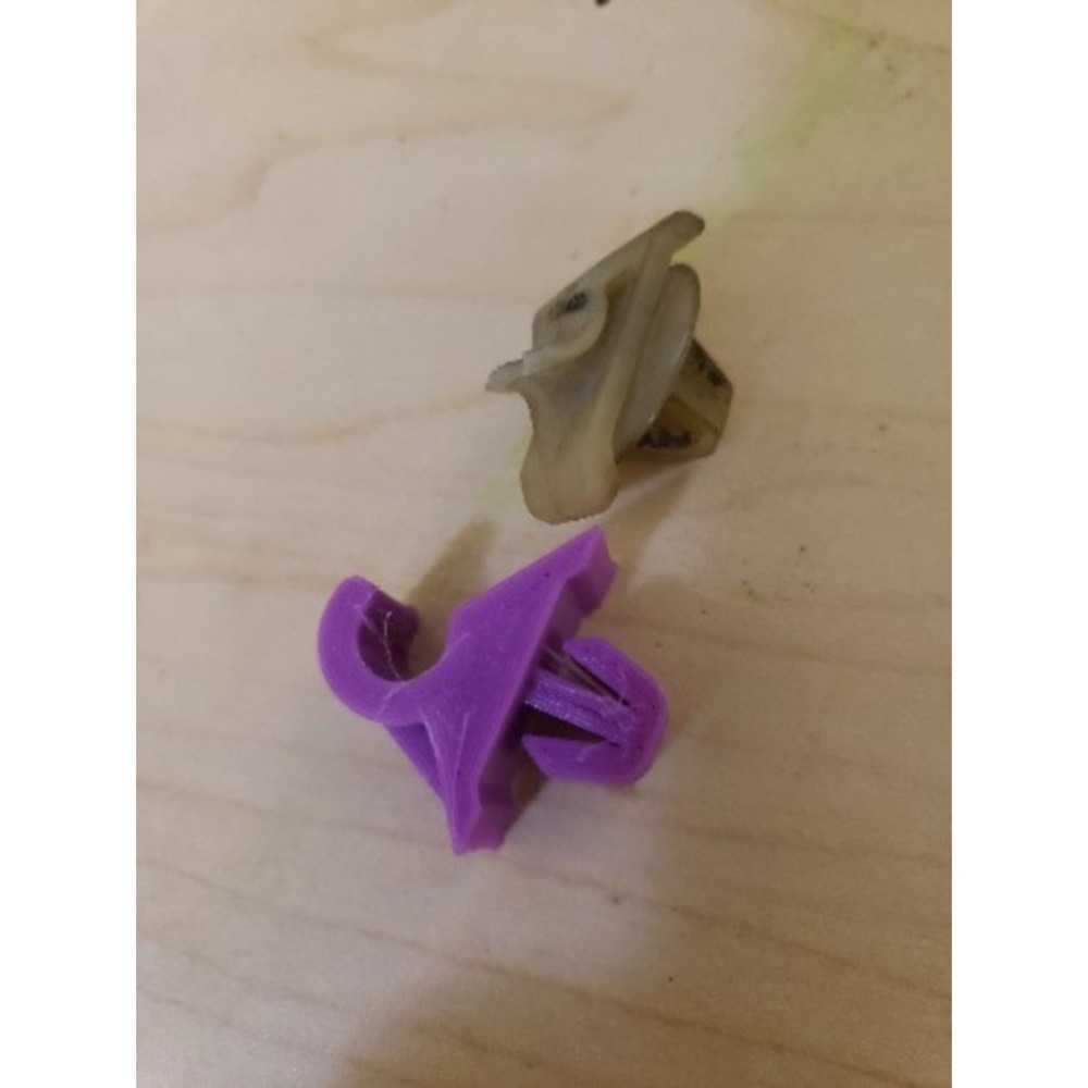 Mitsubishi Delica L400 Kaput Çubuğu Klipsi görsel 2