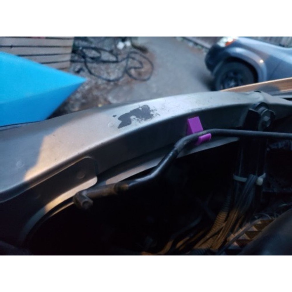 Mitsubishi Delica L400 Kaput Çubuğu Klipsi görsel 4