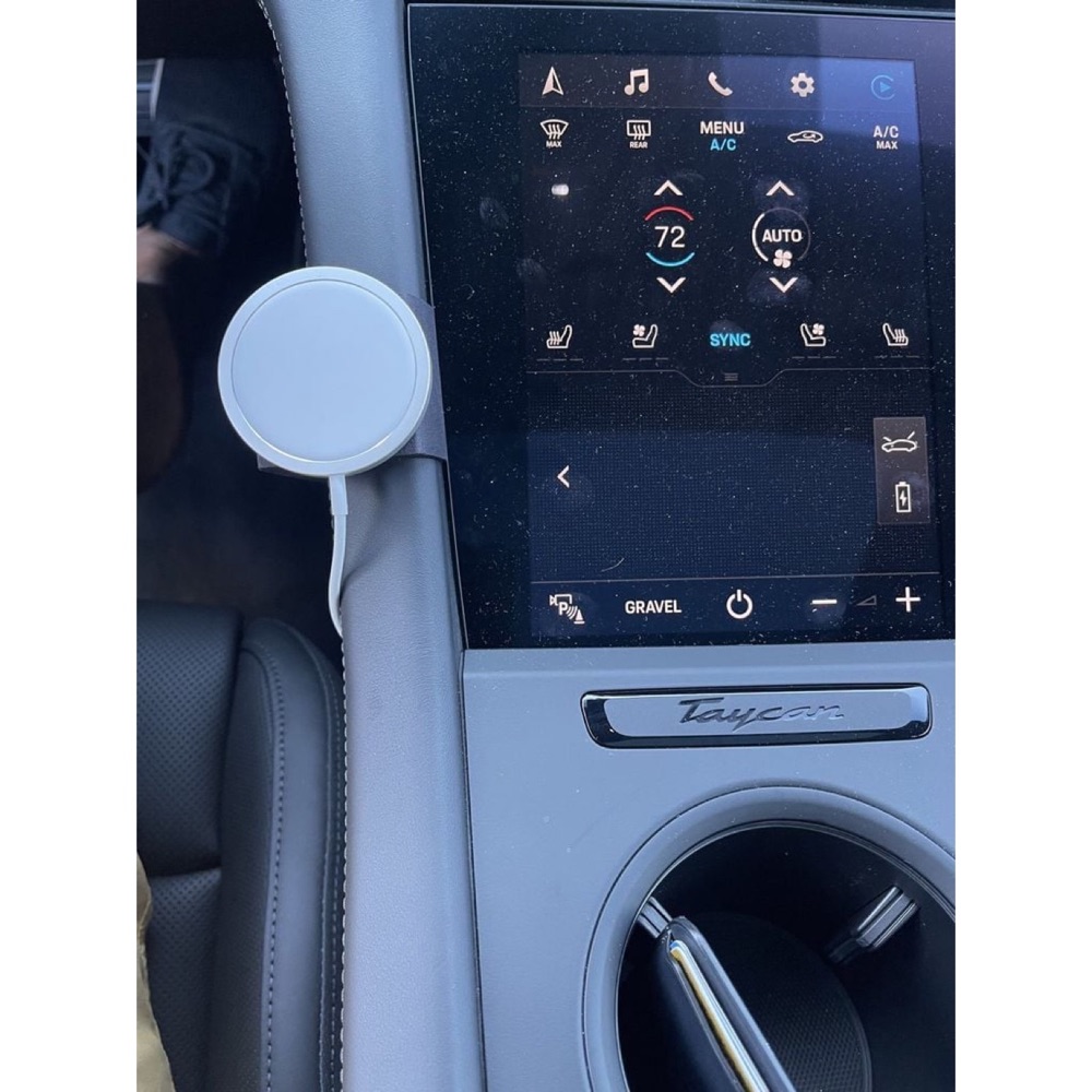 Porsche Taycan Telefon Tutucu görsel 2