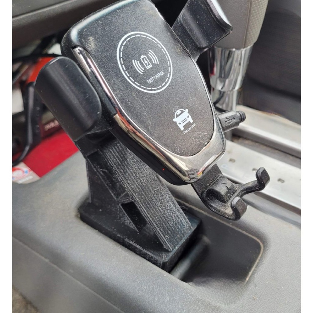 Nissan orta konsol telefon standı görsel 3