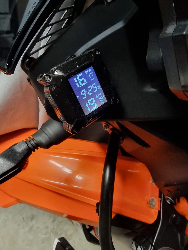 KTM 790/890R TPMS Gösterge Montaj Braketi ve Kör Tapaları görsel 2