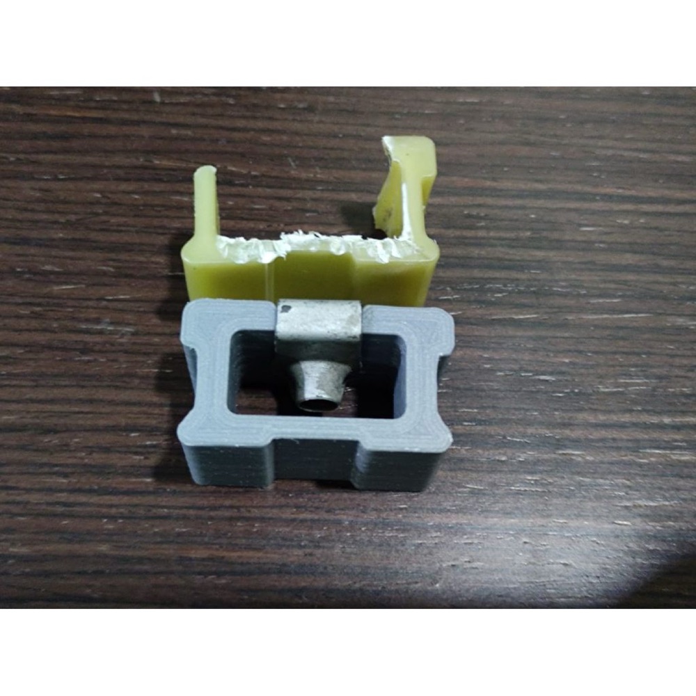 Nissan Armada/Titan cam suyu deposu braketi