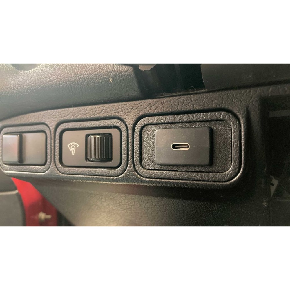 Mazda Miata USB Montaj Aparatı