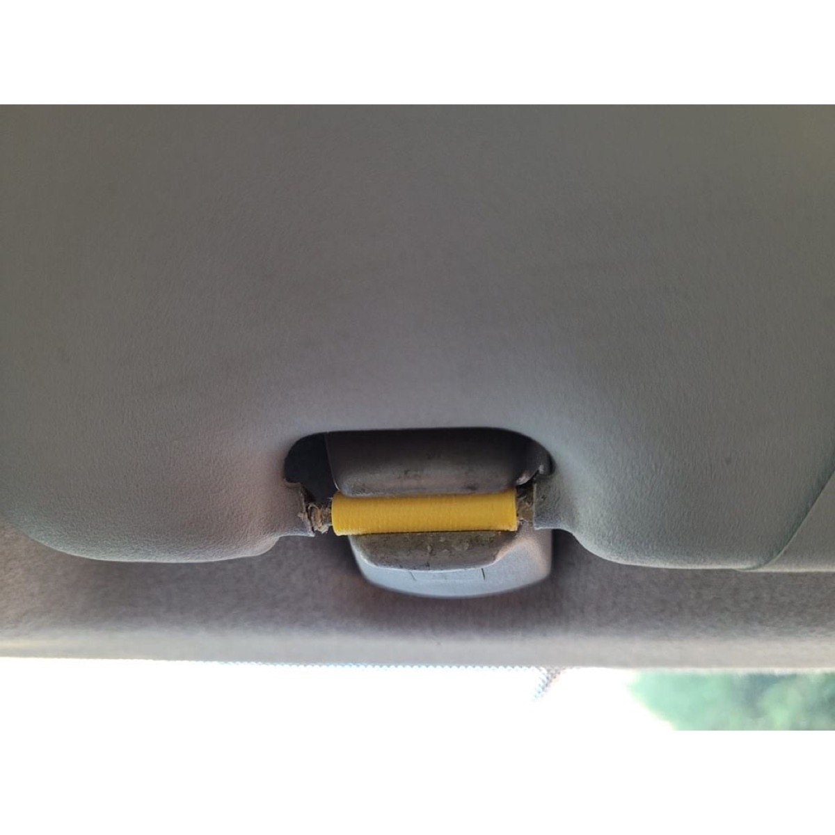 Güneş Siperliği Mafsal Parçası (Ford Focus Mk1 / Fiesta Mk5 Uyumlu)