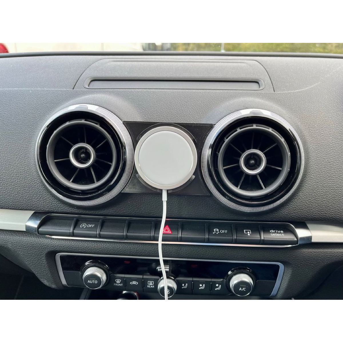 Audi A3 MagSafe Telefon Şarj Tutucusu görsel 2