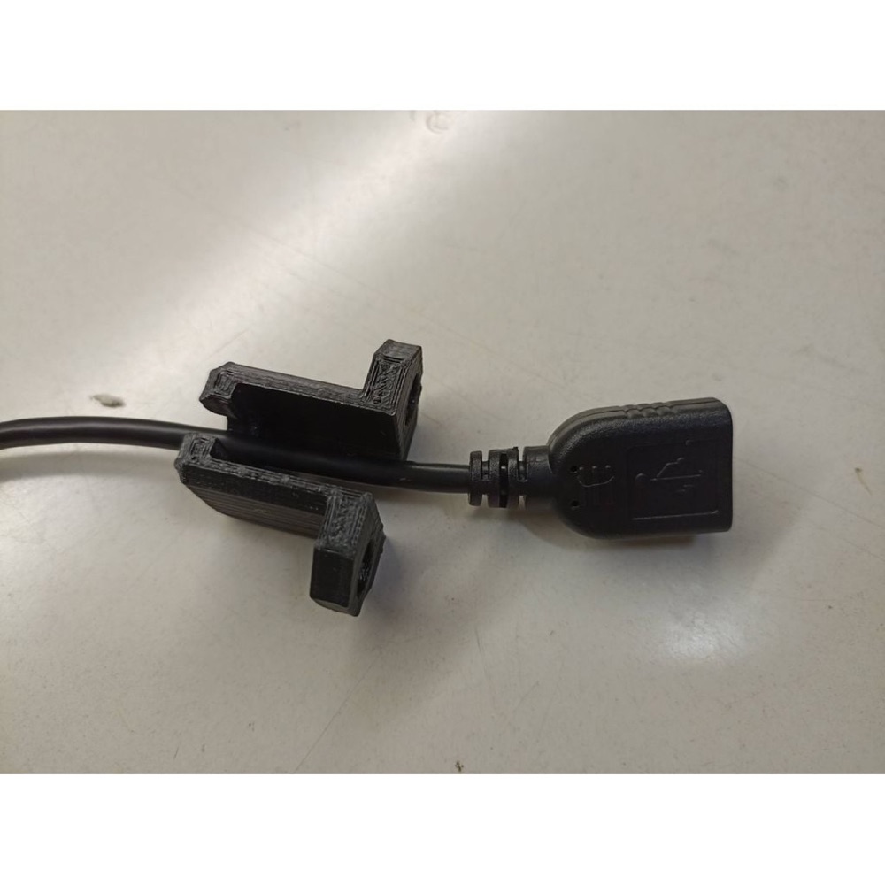 Ford Mustang (2005-2014) USB Güç Çıkışı Kapağı görsel 3