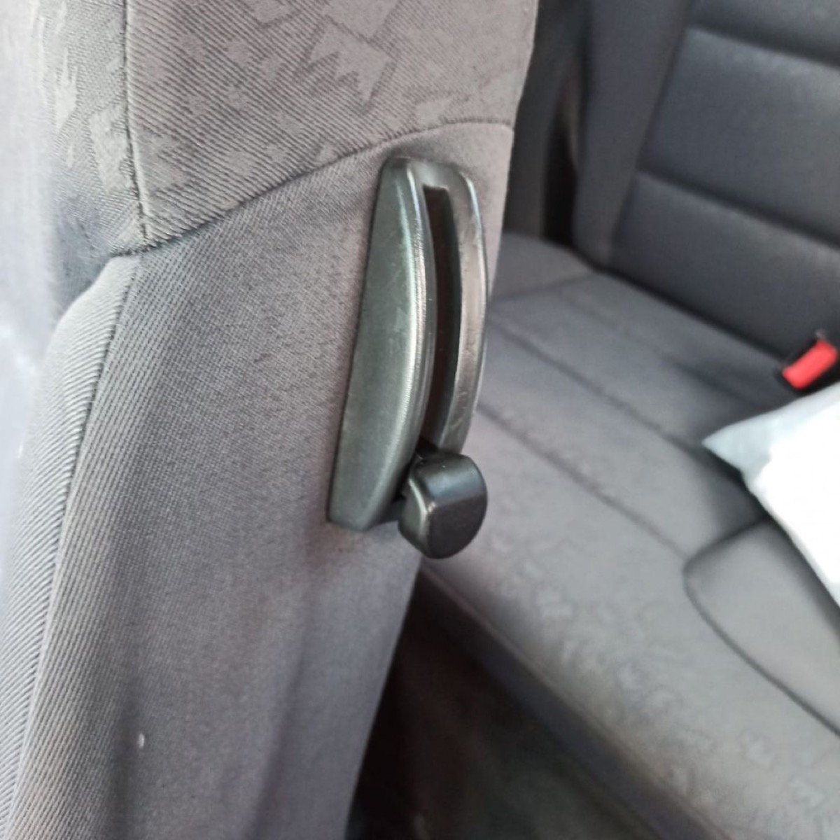 Audi A3/VW Golf Ön Koltuk Katlama Kolu Tutamağı (8L3881633) görsel 3