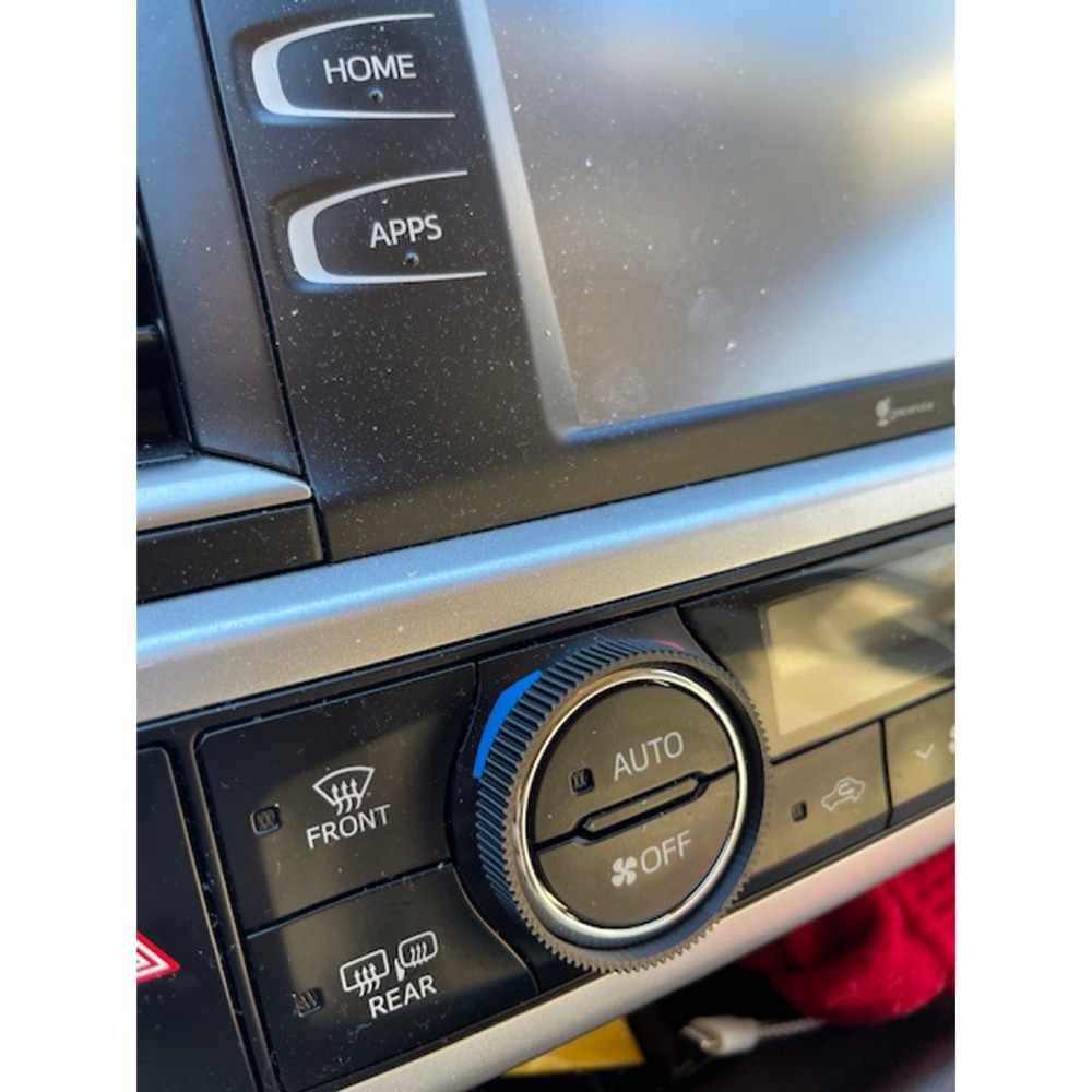 Toyota Highlander klima düğmesi tutma halkası