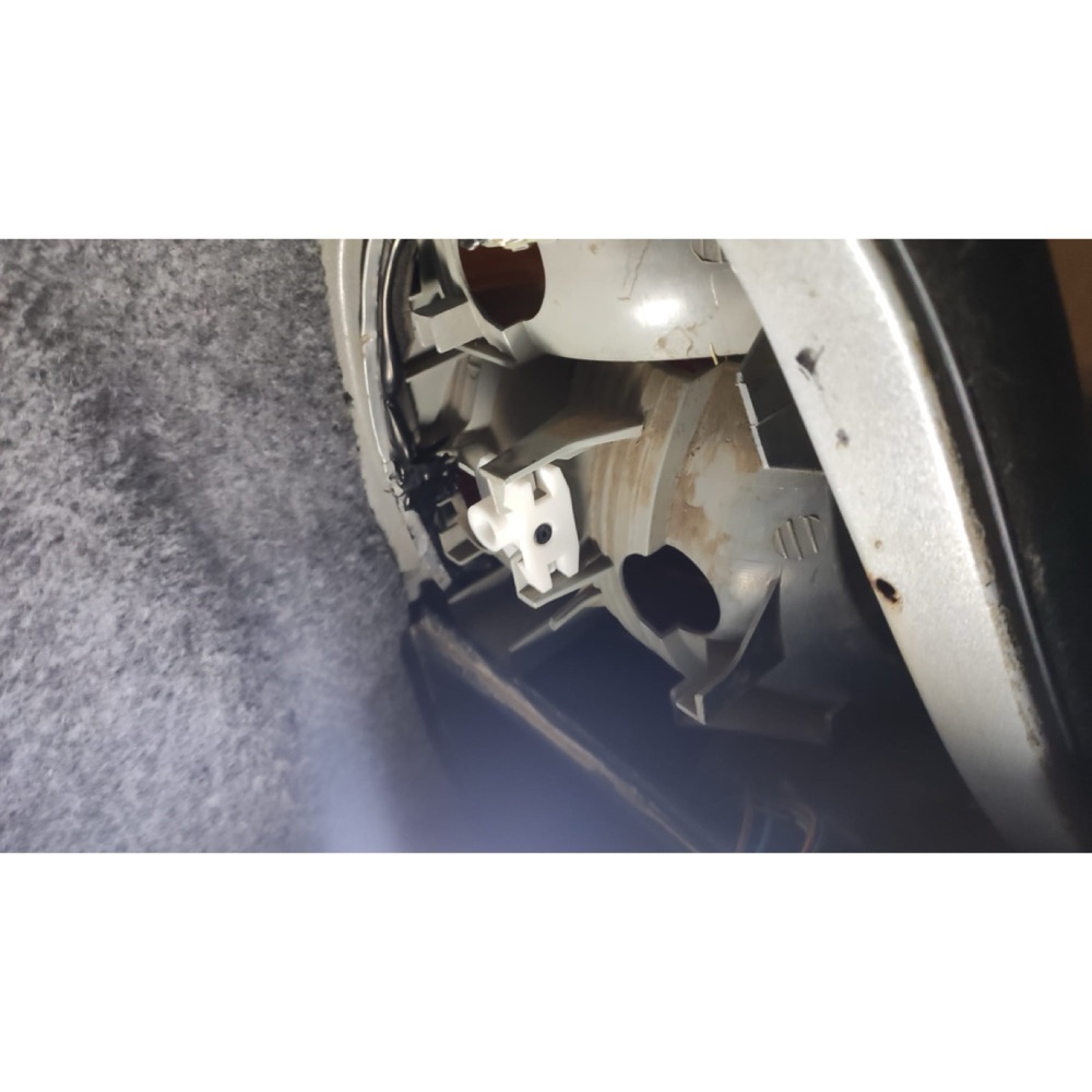 Arka Stop Lambası Duy Mandalı Onarım Parçası (BMW E46 Uyumlu)