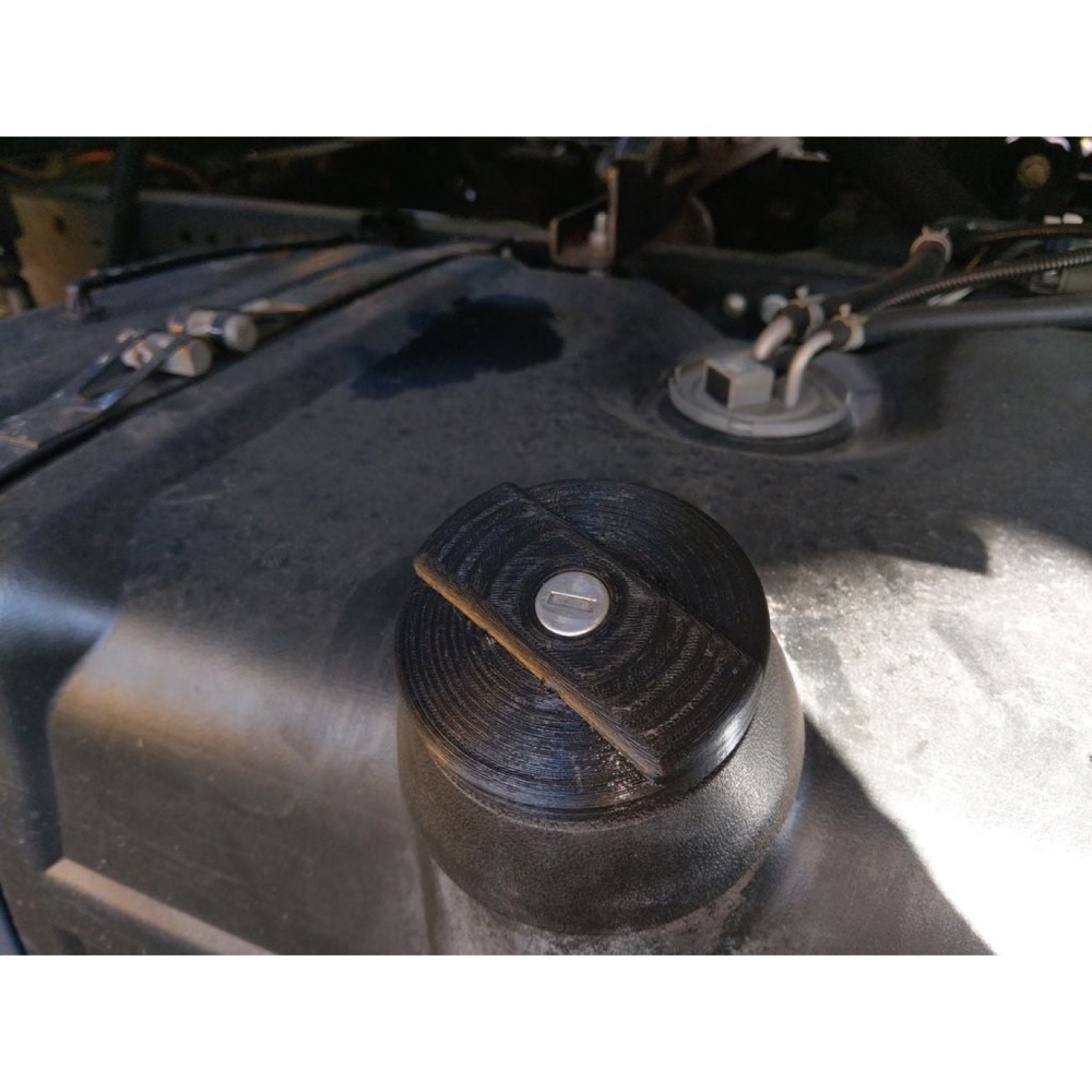 Nissan Cabstar yakıt deposu kapağı
