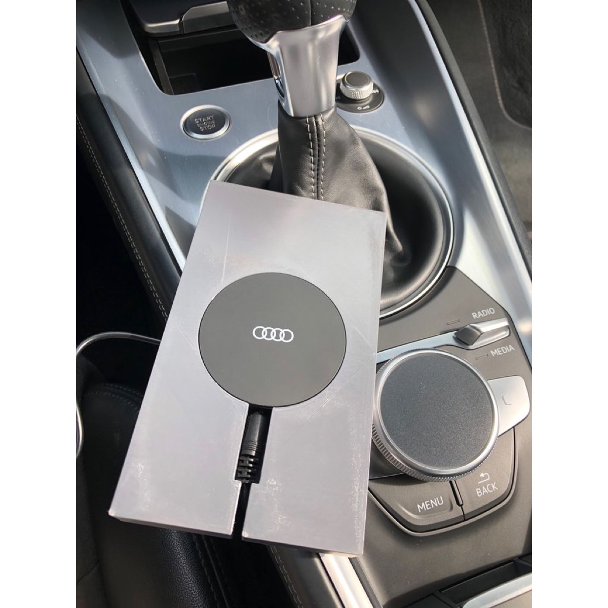 Audi TT Kablosuz Şarj Cihazı Montaj Kutusu