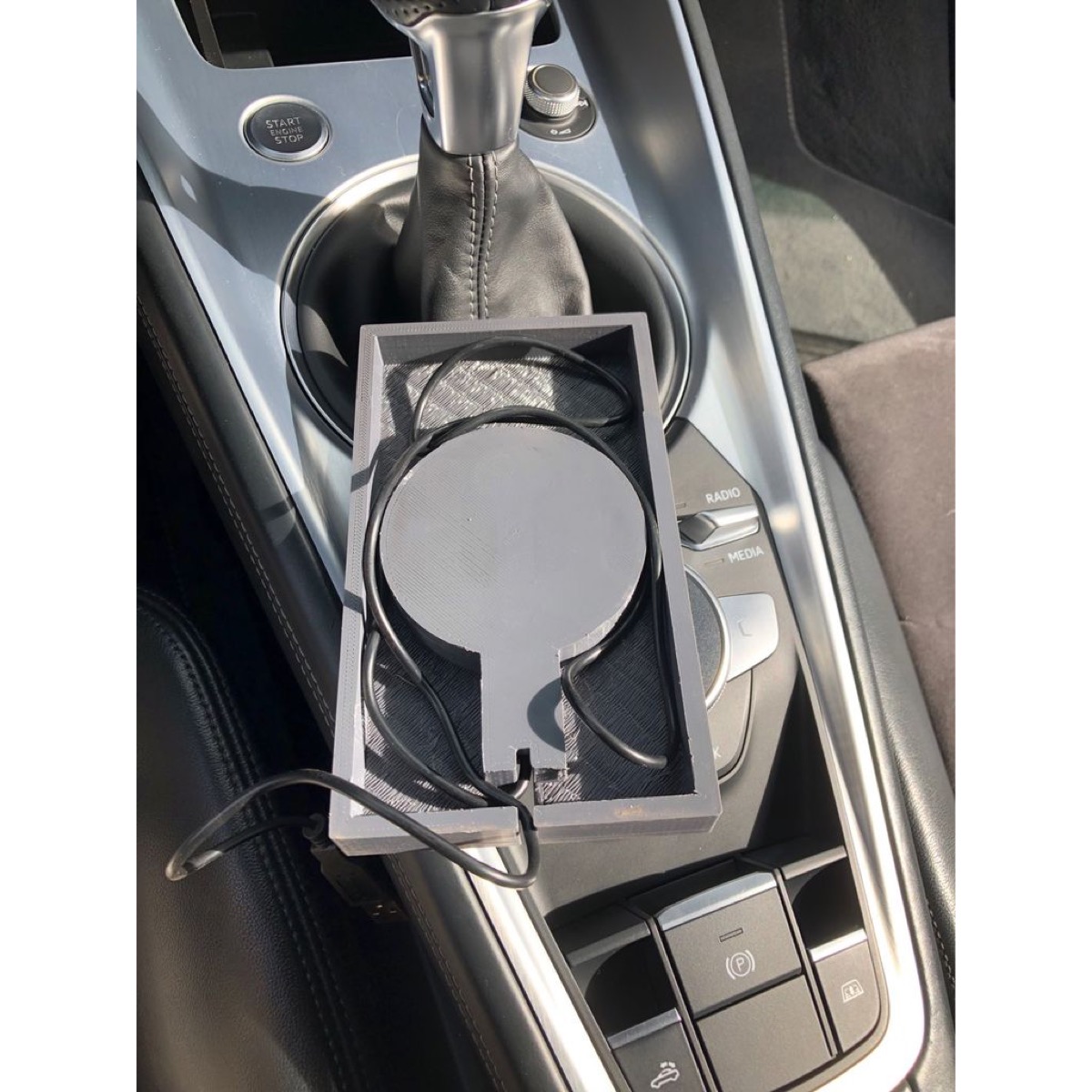 Audi TT Kablosuz Şarj Cihazı Montaj Kutusu görsel 2
