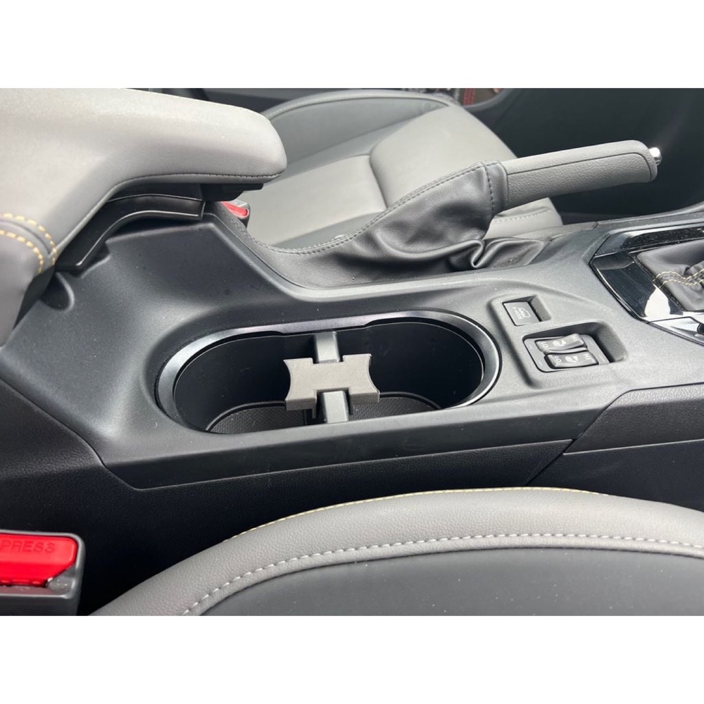 Subaru Crosstrek Bardaklık İç Parçası (2018-2023)