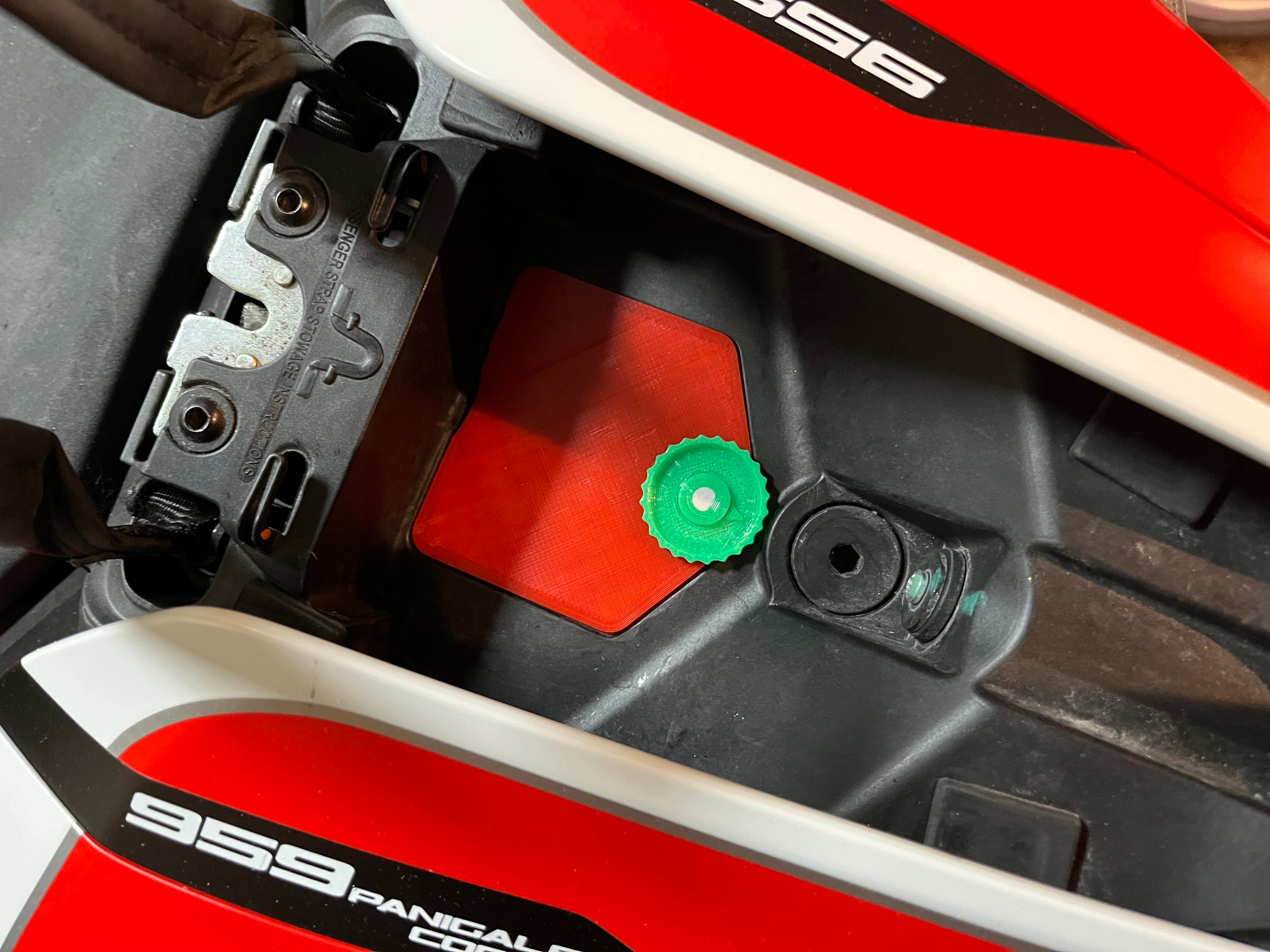 Ducati Panigale 959/1299 Kuyruk Kapağı Menteşesi