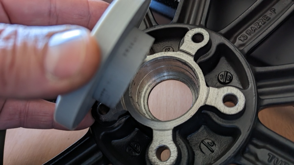 Piaggio MP3 Ön Teker Balans Göbeği Adaptörü görsel 3