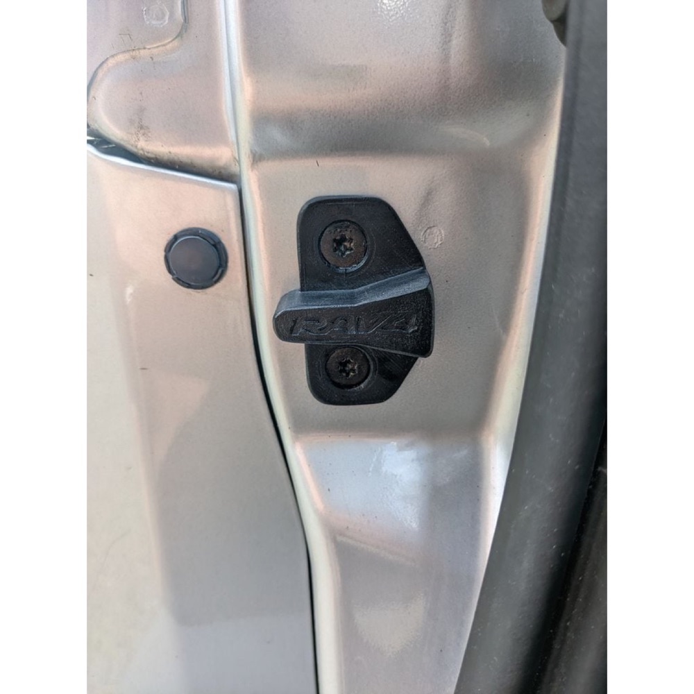 Toyota RAV4 arka kapı kilit stoperi