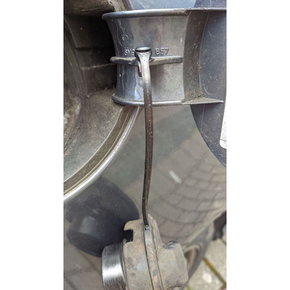 VW Yakıt Kapağı Taşıyıcı Şerit görsel 4