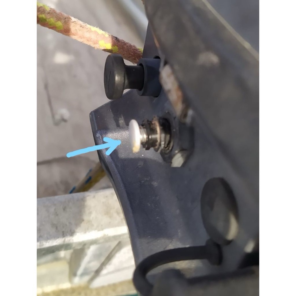 Yamaha 6CV Dış Motor Emniyet Kolu Düğmesi görsel 2