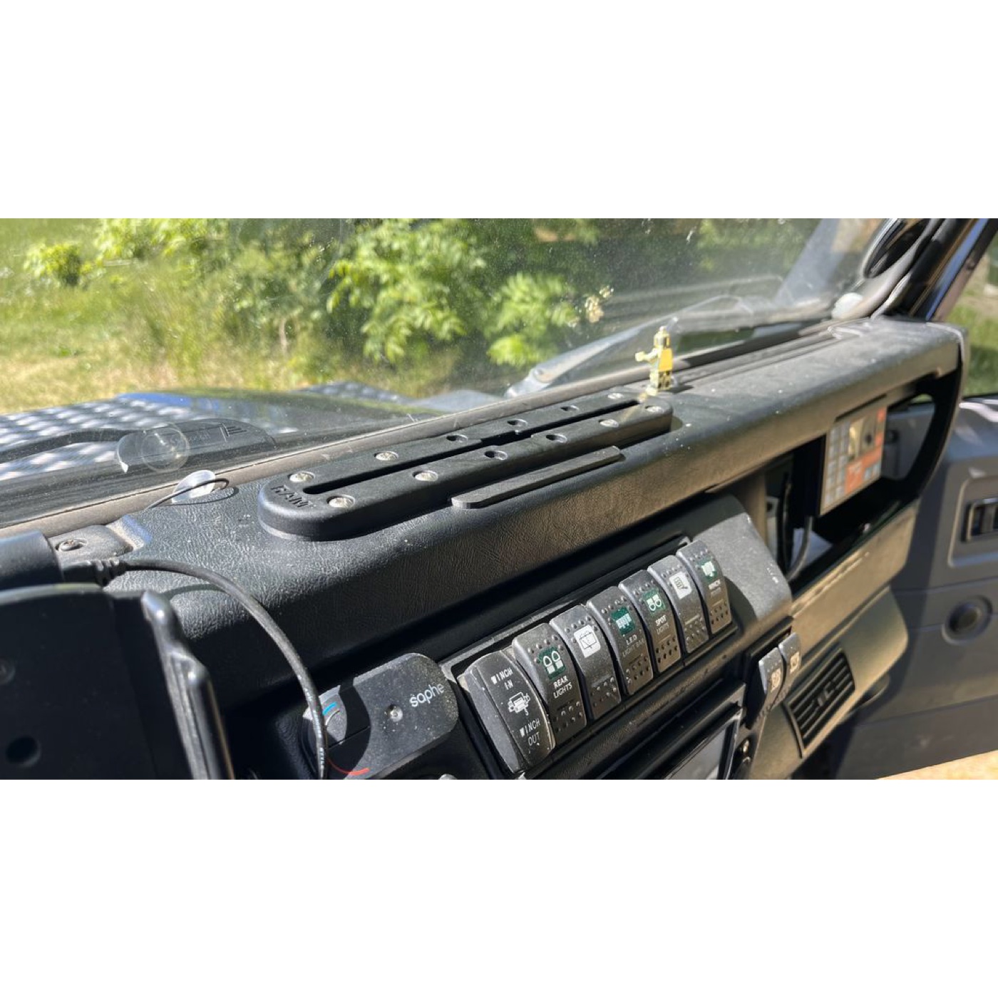Land Rover Defender Küllük Yuvası RAM Mount Telefon Kolu görsel 2