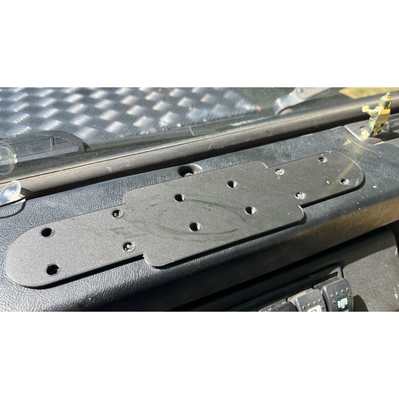 Land Rover Defender Küllük Yuvası RAM Mount Telefon Kolu görsel 3