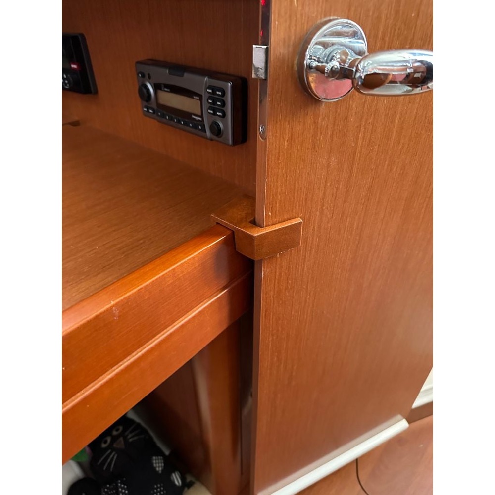Beneteau 31/34/37 Icin Tuvalet Kapisi Tutucusu