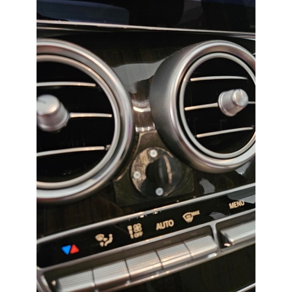 Mercedes C Serisi MagSafe Telefon Desteği görsel 3