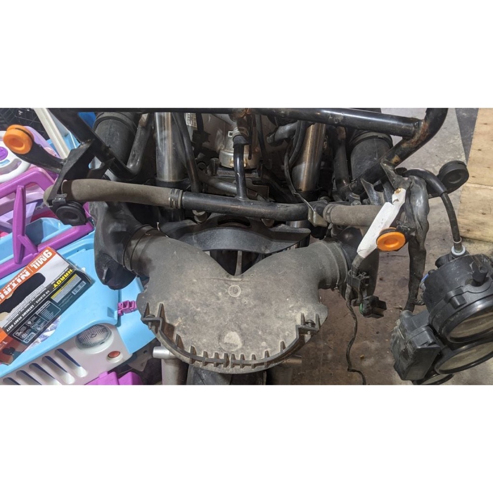 Yamaha YZF600R Kaporta Lastik Rakoru görsel 5