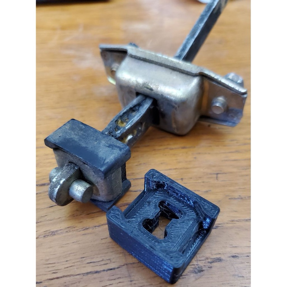 Toyota Land Cruiser FJ60 TPU parts - hood Tampon, sway bar bushing, etc görsel 2